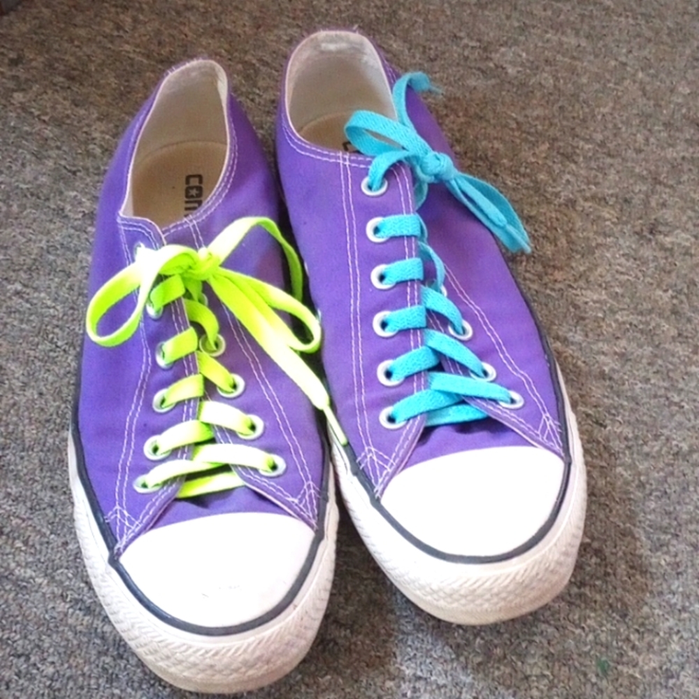 Woman's purple low top converse